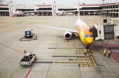Uçak Don Mueang uluslararası havaalanından almaya hazırlamak