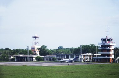 Trang Havaalanı, Bina ve hava trafik kontrol