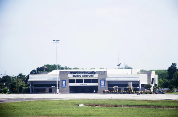 Будівництво та злітно-посадкова смуга дороги аеропорту Транг — стокове фото