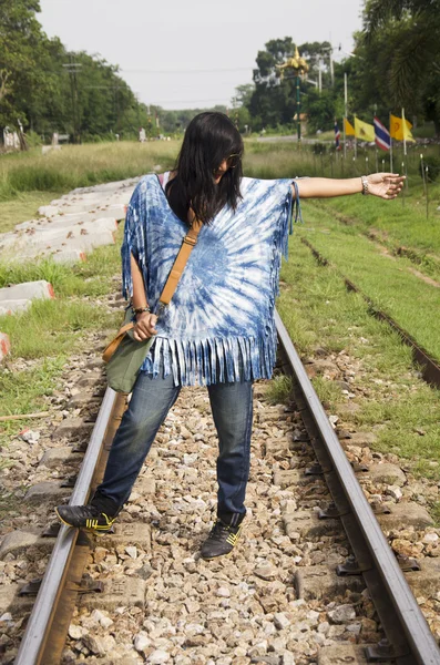 Thailändische Frauen tragen Kleidung Indigo natürlichen Farbe Porträt im Freien — Stockfoto