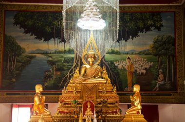 Wat Saiyai tapınağında kilisede Buda görüntüleri heykel