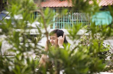 Taylandlı kadınların akıllı telefon konuşma