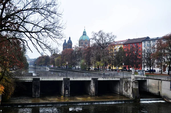 Die Luitpoldbrucke Luitpold Brucke Bridge Crossing Kleine Isar River German — стоковое фото