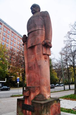Bismarck Denkmal heykeli veya Denkmal kürkü Furst Otto von Bismarck Alman halkı ve yabancı gezginler için anıt Boschbrucke tugayı 'nı 16 Kasım 2016' da Almanya 'nın Bavyera kentinde ziyaret etti.