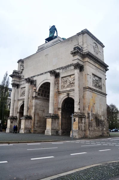 Siegestor Victory Gate Rovina Antica Statua Baviera Leone Tedeschi Viaggiatori — Foto Stock