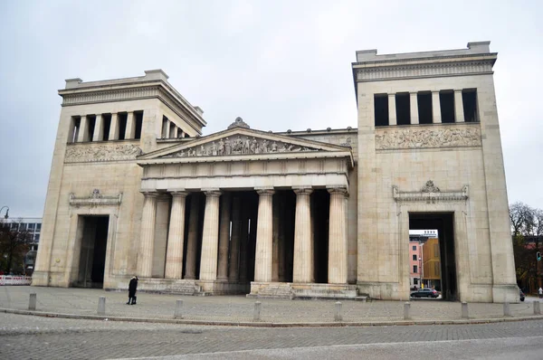 Konigsplatz Piazza Reale Gli Edifici Classici Tedeschi Viaggiatori Stranieri Viaggio — Foto Stock