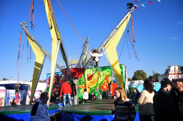 Duitsland Mensen Buitenlandse Reizigers Wandelen Reizen Winkelen Speelgoed Pretpark Spelen — Stockfoto