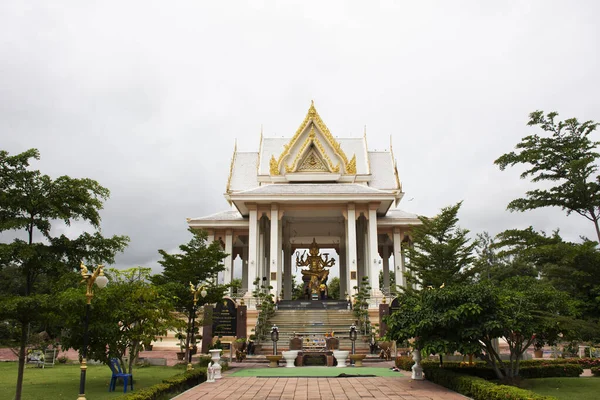 Χρυσό Άγαλμα Brahma Thewalai Άγγελος Ιερό Στον Κήπο Για Ταϊλανδούς — Φωτογραφία Αρχείου
