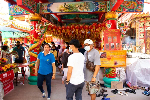 Los Tailandeses Los Viajeros Extranjeros Visitan Templo Makham Wat San — Foto de Stock
