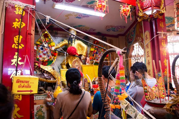 Los Tailandeses Los Viajeros Extranjeros Visitan Templo Makham Wat San — Foto de Stock