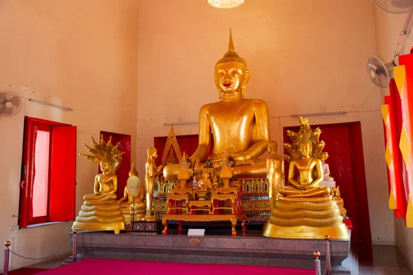 Statua Buddha Oro Ubosot Chiesa Del Tempio Wat Makham Santuario — Foto Stock