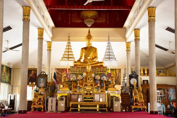 Золотой Будда Статуя Убосоте Церковь Ват Амфаван Храм Тайцев Иностранных — стоковое фото