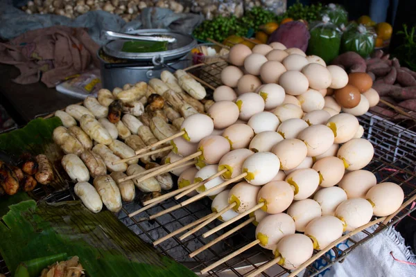 Pisang Awak Ekilmiş Muzlar Palto Balı Özel Baharatlı Izgara Yumurtalar — Stok fotoğraf