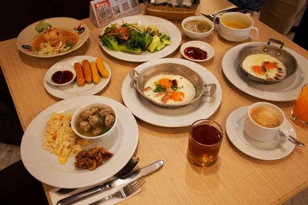 Comida Set Desayuno Estilo Tailandés Mesa Para Los Viajeros Comer — Foto de Stock