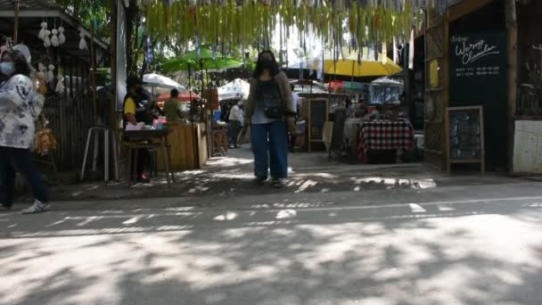 Таїландці Іноземні Мандрівники Які Подорожували Пішки Відвідували Чамчу Купували Ремісничі — стокове відео