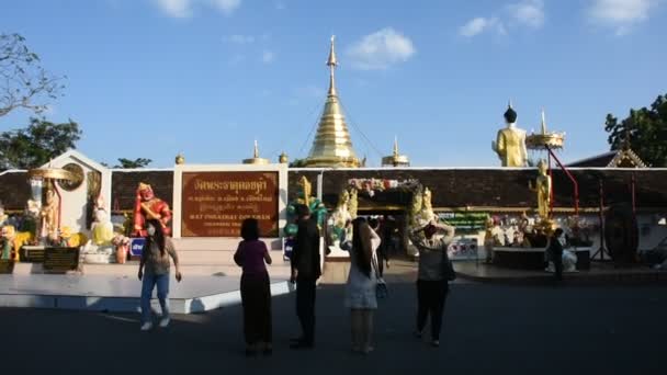 Tailandês Pessoas Viajantes Estrangeiros Viagem Visitar Respeito Oração Buddha Deus — Vídeo de Stock