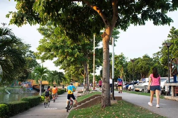 Ázsiai Thai Emberek Külföldi Utazók Séta Kocogás Gyakorlat Kerékpározás Kerékpár — Stock Fotó
