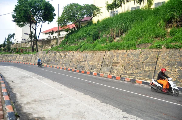 Kunstskulpturen Und Schnitzereien Der Wand Indonesischen Stil Für Schaubesucher Reisende — Stockfoto
