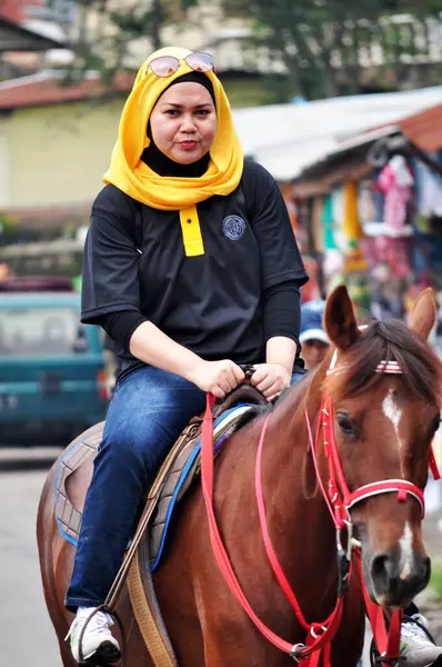 Indonesiske Folk Kvinder Rejsende Ridning Hest Gaden Tour Lokale Basar - Stock-foto