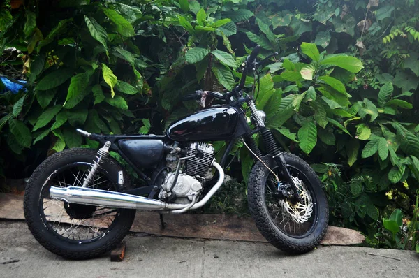 Anpassa Klassiska Retro Vintage Motorcykel Stopp Gatan För Indonesiska Människor — Stockfoto