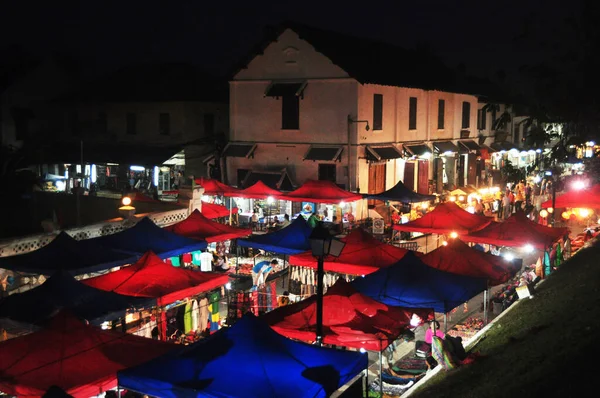 Ночной Рынок Улице Луангпханг Лаосцев Иностранных Туристов Дороге Сисавангвонг Королевском — стоковое фото