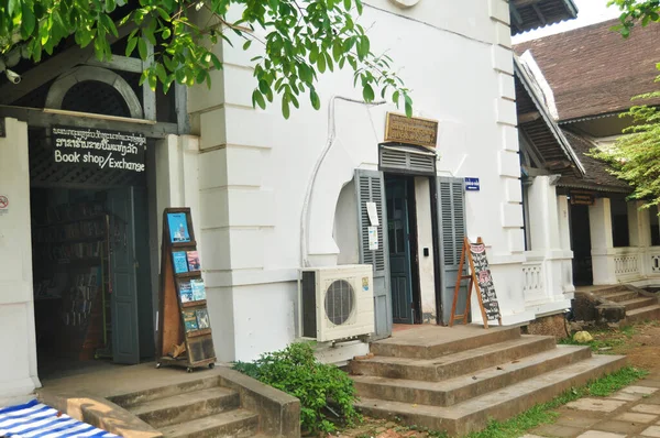 Retro Vintage Retro Classical Antique Building Design Lao Library Book — стокове фото