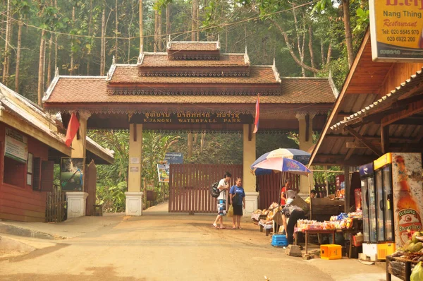 Brána Vstupenka Stánek Pro Lao Lidí Zahraničních Cestujících Koupit Vstupenky — Stock fotografie