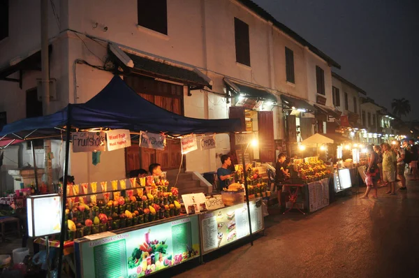 Louangphabang Street Night Market Laotiani Viaggiatori Stranieri Visita Viaggio Sulla — Foto Stock