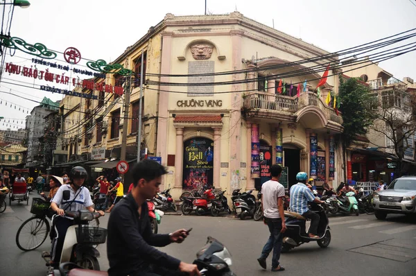 Vietnamci Koni Jízda Kole Řízení Zahraničních Cestovatelů Chůze Navštívit Staré — Stock fotografie