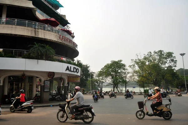 Vietnamese People Riding Biking Driving Foreign Travelers Travel Visit Old — Stock Photo, Image