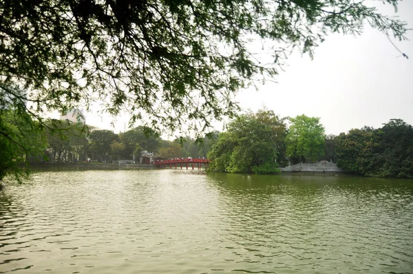 Hoan Kiem Pool Lake Returned Sword Huc Red Bridge Entrance — Stock Photo, Image