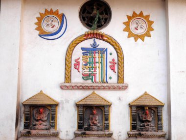 Nepal halkı ve yabancı gezginler için küçük tapınak ve melek tanrısı Buddha heykeli Nepal 'de Katmandu Lalitpur veya Patan Bhaktapur durbar meydanında dua etmek üzere ziyaret edin.