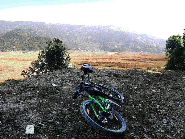 Nepalesi Viaggiatori Stranieri Sella Mountain Bike Mtb Fermarsi Riposare Strada — Foto Stock