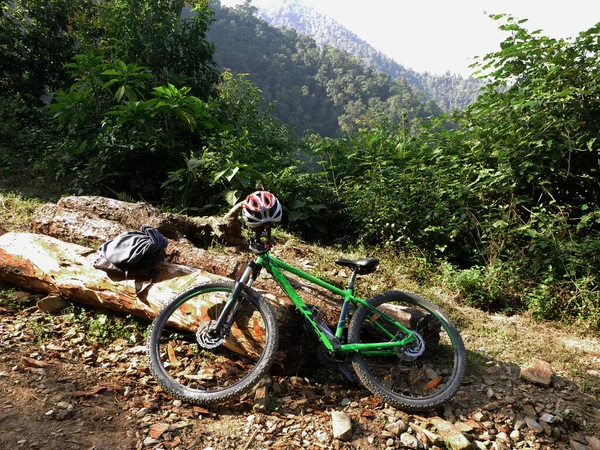 Personas Nepalíes Viajeros Extranjeros Montar Bicicleta Montaña Mtb Detener Descanso —  Fotos de Stock