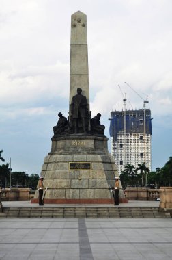 Filipinler Halk ve yabancı gezginler için Rizal Parkı 'ndaki Rizal Ulusal Anıtı 
