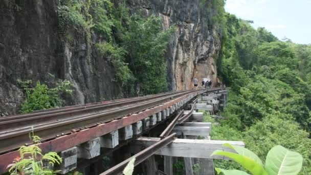 Thai People Foreign Traveler Walking Track Hellfire Pass Mountain Riverside — Stock Video
