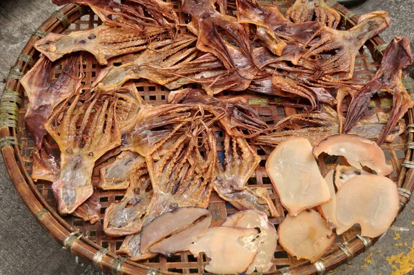 Lebensstil Der Macanesen Getrocknet Sonnenfisch Meeresfrüchte Für Konserven Auf Bambus — Stockfoto