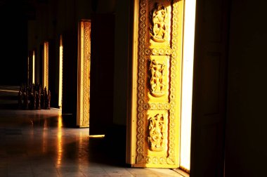 Atumashi pagoda paya tapınağından Maha Atulawaiyan stupa chedi 'nin sanat kapısı penceresi veya Burmalılar ve yabancı gezginler için Kyaungdawyi tapınağı, Myanma