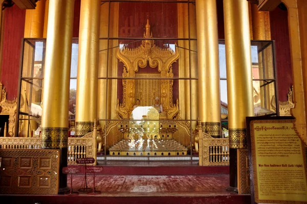 Дизайн Интерьера Старинных Руин Здания Мандалайского Королевского Бирманского Дворца Величества — стоковое фото