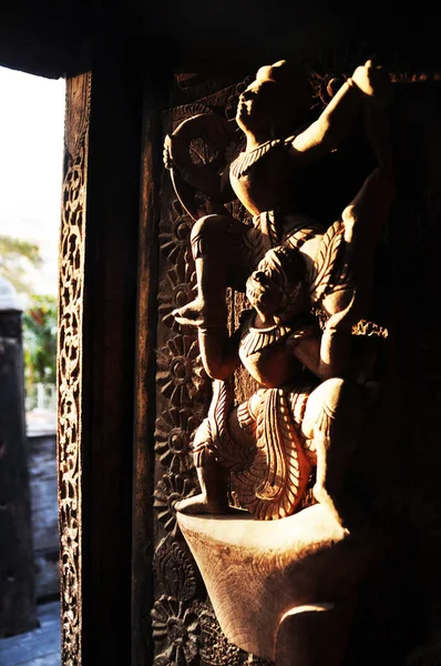 Figura Legno Scultura Divinità Teakwood Tempio Mandalay Shwenandaw Monastero Palazzo — Foto Stock