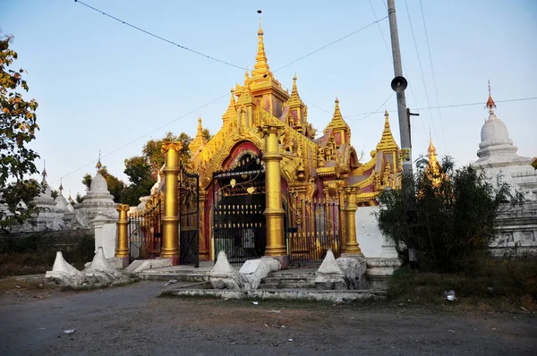 Maha Lawka Marazein Golden Stupa Pagoda Paya Temple Kuthodaw Inscription — Foto de Stock