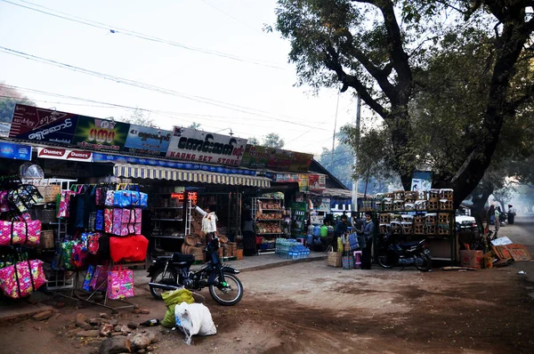 Small Local Grocery Shop Burmese People Foreign Travelers Buy Products — Φωτογραφία Αρχείου