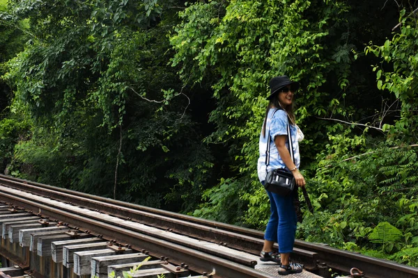 Viajeros Tailandeses Mujeres Personas Caminando Por Pista Entre Montaña Del — Foto de Stock