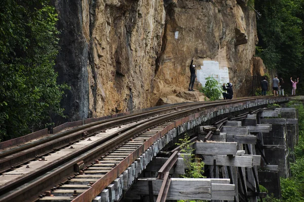 Vlak Železniční Trať Mezi Pekelným Průsmykem Hory Sawat Nebo Khwae — Stock fotografie