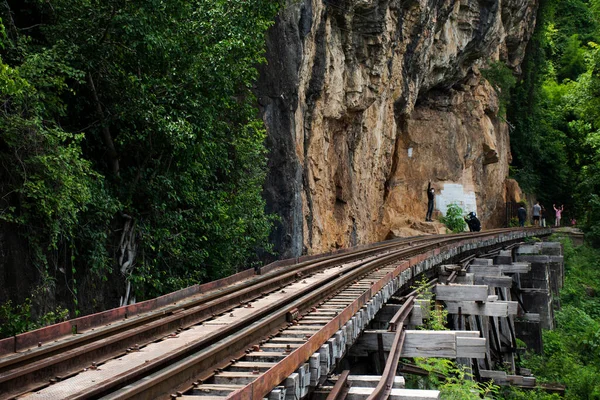 Vlak Železniční Trať Mezi Pekelným Průsmykem Hory Sawat Nebo Khwae — Stock fotografie