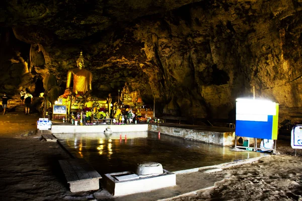 Estatua Buda Cueva Tham Krasae Para Los Tailandeses Los Viajeros —  Fotos de Stock