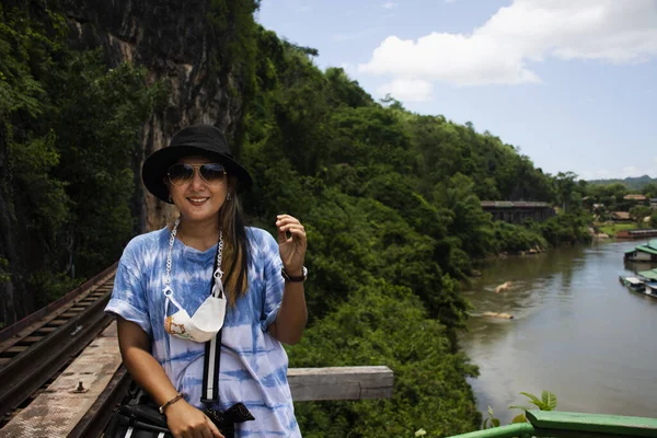 Азиатские Путешественники Тайские Женщины Путешествуют Посетить Позировать Портрет Поезде Фотографирования — стоковое фото
