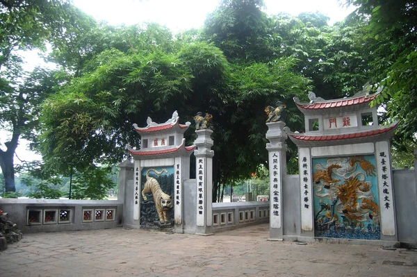Entrada Portão Pedra Templo Santuário Ngoc Son Hoan Kiem Lago — Fotografia de Stock