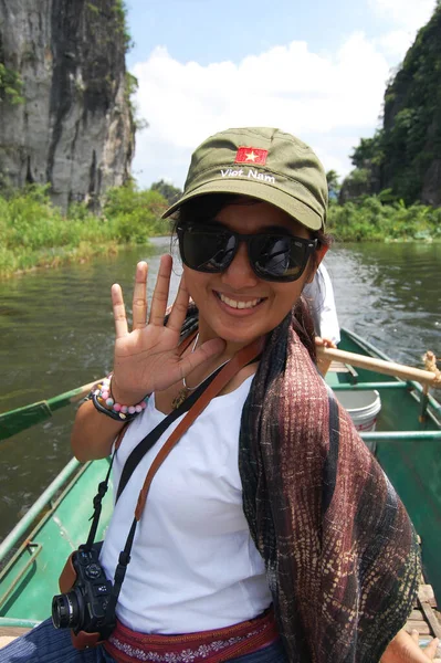 Путешественницы Тайские Женщины Люди Путешествуют Посетить Съемки Фотосессию Лодке Тур — стоковое фото