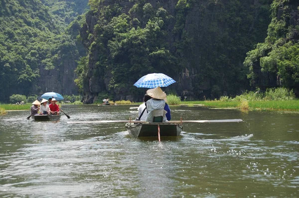 Los Vietnamitas Los Viajeros Extranjeros Viajan Visita Viaje Barco Tam — Foto de Stock
